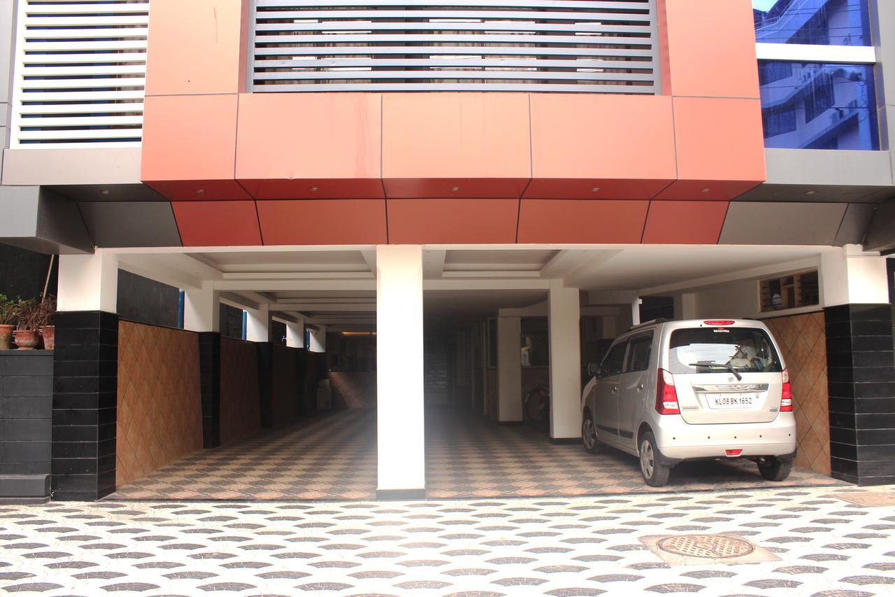 Hotel Sukhvas Thiruvananthapuram Екстериор снимка