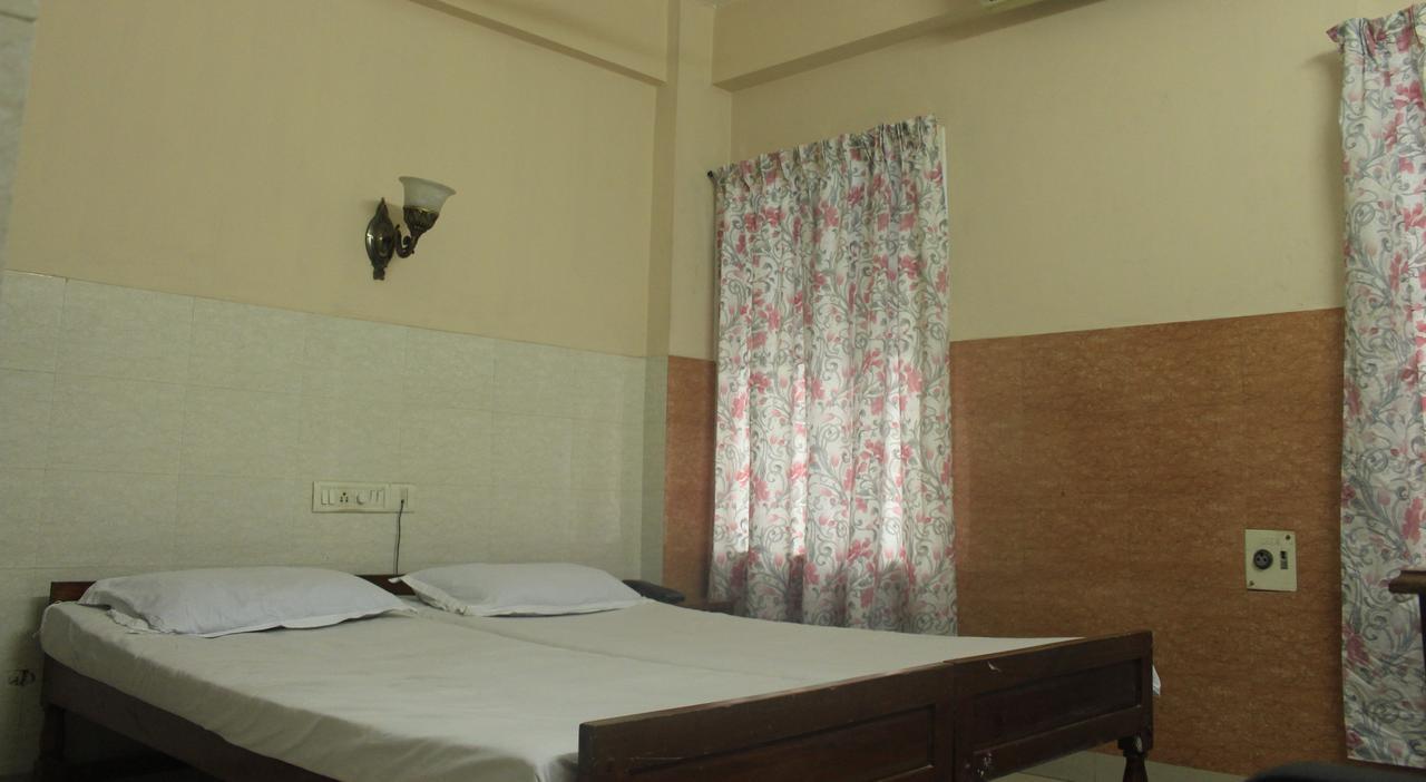 Hotel Sukhvas Thiruvananthapuram Екстериор снимка
