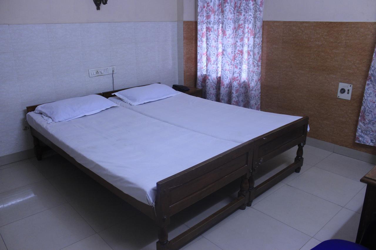 Hotel Sukhvas Thiruvananthapuram Екстериор снимка