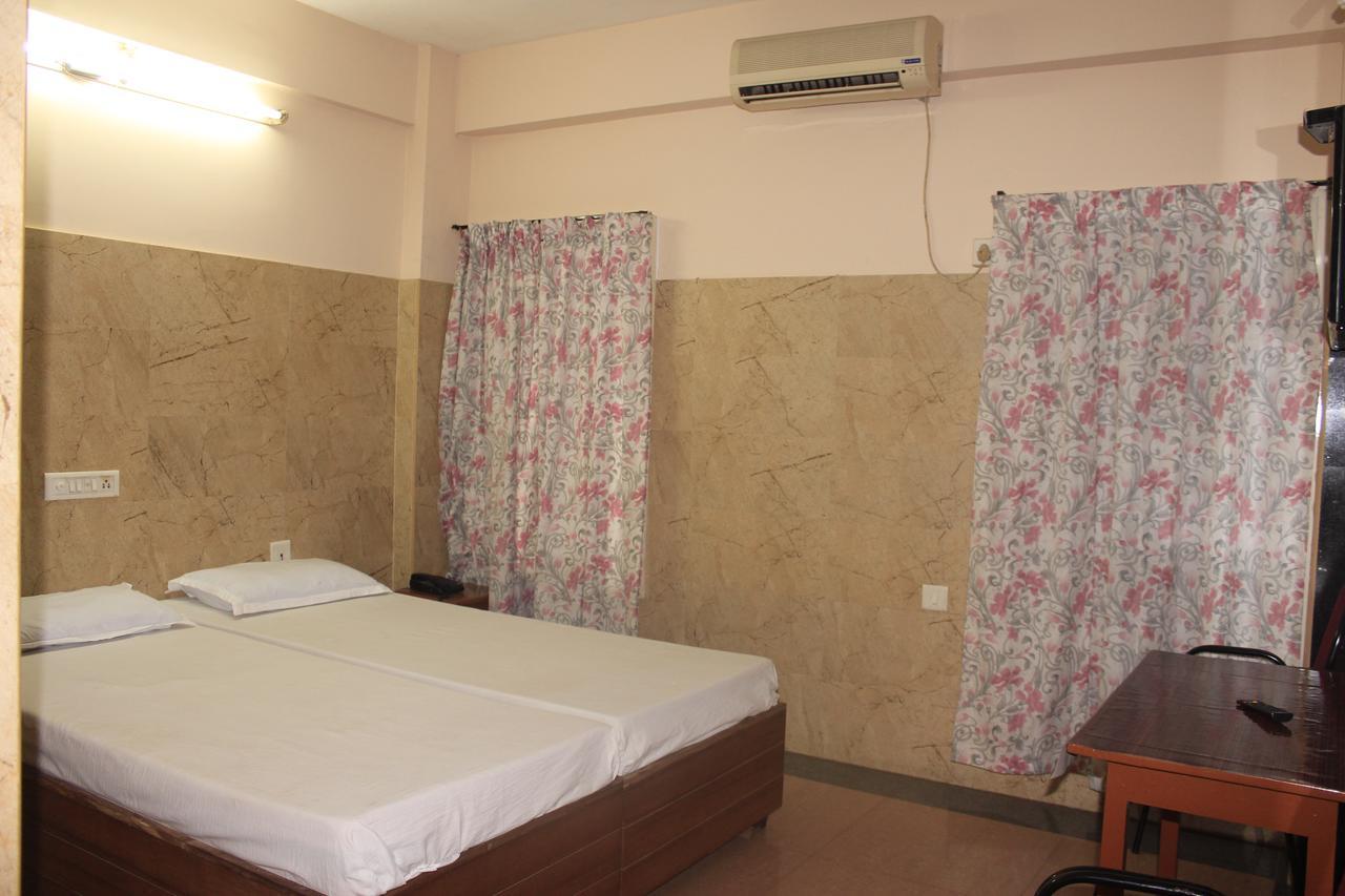 Hotel Sukhvas Thiruvananthapuram Екстериор снимка