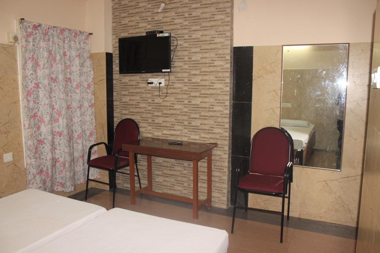 Hotel Sukhvas Thiruvananthapuram Екстериор снимка