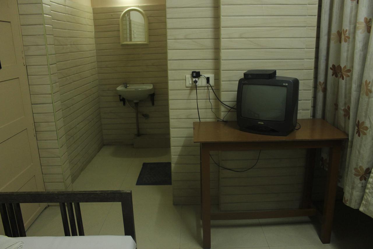 Hotel Sukhvas Thiruvananthapuram Екстериор снимка
